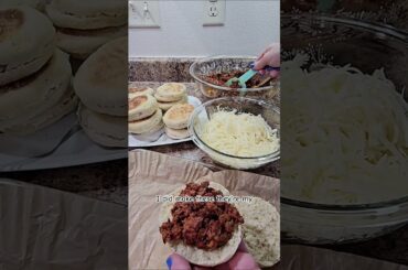 English Muffin Pizza Burgers #bellabooslunches #recipe #englishmuffin #englishmuffins #pizzaburger