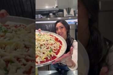 Così Grande Non L’Hai Mai Vista 😀 #fooditalia #pizzalovers #pizzatime #italianfood