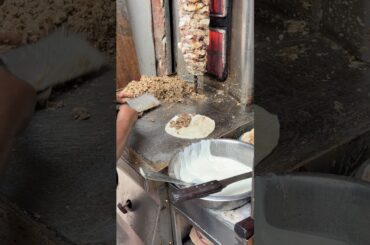 Al Bake ka Shawarma vs KFC ka Shawarma 🥙