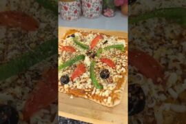 Don’t Skip Chapati Pizza 🍕🔥 | 5 Min Recipe 😍 #shorts #chapatipizza #pizza