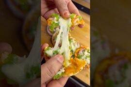 Trending Homemade Mini Pizza For Kids | Cheese Pizza Recipe 😍 #shorts #viral #pizza #ytshorts #food