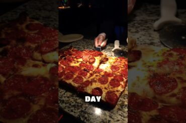 Cedar Point Has DETROIT-STYLE Pizza?! 🍕🔥 (Hugo’s Italian Kitchen Review)