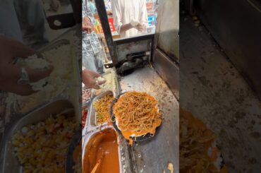 “Chowmein + Pizza = Disaster ya Masterpiece? 😬” #shorts #food #foodie #pizza #chowmein #foodie