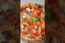 🍕 Pizza Puttanesca: Bold & Sharp Italian Flavors! 🌶️ #Shorts #italianfood
