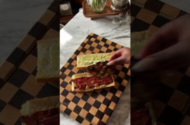 🍋 Sometimes a sandwich just hits, and this basil chicken sandwich does just that! 🥬Here’s what you