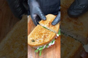 Crispy and Juicy Italian Burrata Sandwich 🥪