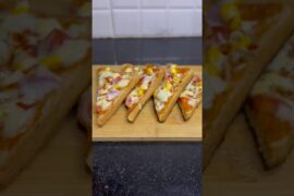 Cheesy bread pizza recipe | Quick and easy bread pizza | Tawa pizza 🍕#shorts #trending #ytshorts