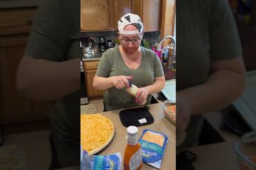 Buffalo chicken dip pizza