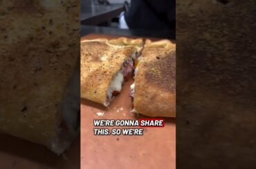 🤤 😘🤌🏼 #enzospizzaandrolls #calzones #shorts #fyp #foodshorts #food #italianfood