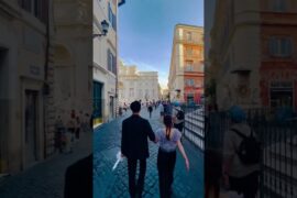 #Walking to #trevifountain  in #Rome #Italy to #start our #day #people #dailywalk #morningwalks