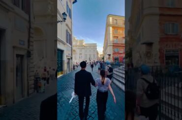 #Walking to #trevifountain  in #Rome #Italy to #start our #day #people #dailywalk #morningwalks