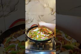 Iska secret recipe jaante ho? Bahar ka pizza khatam 👀 #pizzasecret #foodie