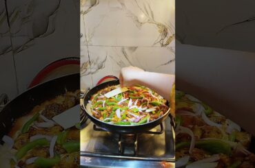 Iska secret recipe jaante ho? Bahar ka pizza khatam 👀 #pizzasecret #foodie