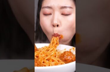 Spaghetti and meatballs mukbang ASMR #italianfood #asmrsounds #spaghetti #mukbang