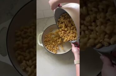 This is one of my family’s absolute favorite meals! @lodgecastiron @spiceworldinc @enjoybrami