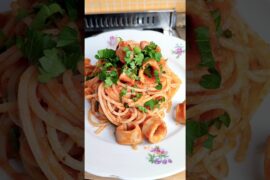 Spaghetti Calamaretti l Spaghetti with baby Squid #pasta #spaghetti #food #italian #cooking #shorts