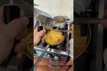 What chefs REALLY eat before service 🇮🇹