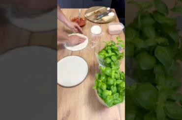 MAKE QUICK LUNCH PIZZA NAPOLETANA MARGHERITA HOME🍕#napoli#italianfood#italy#food#chef#homemadepizza