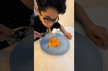 Making spaghetti pasta! @Lionfield #italy #italiancooking