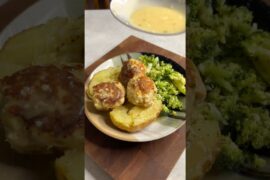 Protein packed Chicken Meatballs in Gravy 🍗