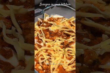 Homemade Lasagna That Melts in Your Mouth 😍🍝 🔥🧀 #quickrecipe #dinner #cookingshorts #lasagna #😋