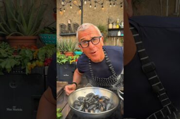 Pasta con cozze e melanzane 😋 #chefmaxmariola