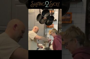 S2S Makes A Pizza: KitchenAid Cluelessness (001) #expatlife #intentionalliving #movetoitaly