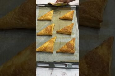 20/3/26: Ricette di Antonella "triangoli di pasta sfoglia crema pasticcera e fragoline di bosco🍓🍓"