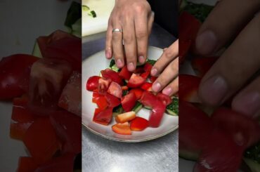 Классический греческий салат как в ресторане 🥗#shorts