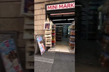 Italy Rome food, so many people were waiting for to eat, could you tell me what kind of food ?