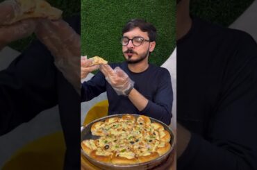 Pizza Venue has introduce its new Crown Crust Pizza and you can get it for only 1000 rupees ❤️