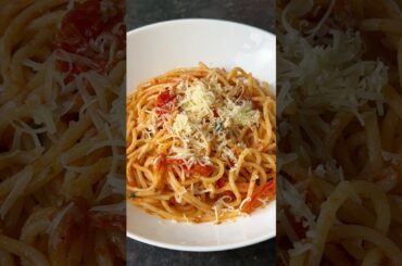 🍝 Spaghetti al Pomodoro …recipe mentioned in description…#spaghetti #noodles #shorts