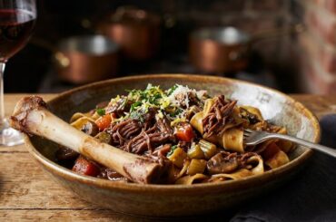 Authentic braised lamb shank - red wine, garlic 😋🇫🇷🍷