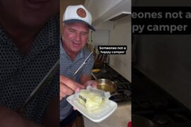 Cacio e pepe ravioli with prosciutto & peas #pasta #ravioli #italian #family #rukiddinme@traderjoes