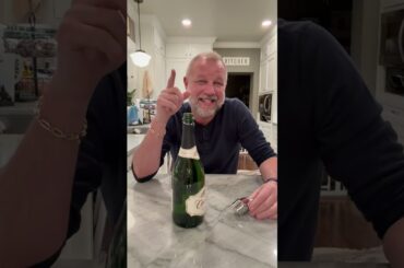 Keeps Champagne Fresh! KLOVEO Champagne Stopper Black - Patented Seal - Made in Italy - WAF Plastic