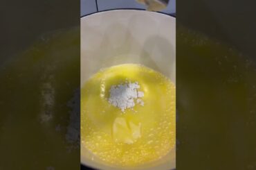 Creamy Chicken Lasagne ⭐️ Recipe: serves 6 Chicken Mixture - 2 tbsp olive oil 1 large brown onion,