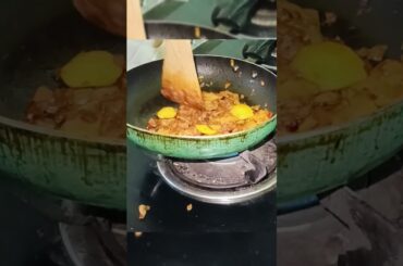 "Muttai-ku oru foreign trip! Making of Italian Egg Omelette" 🥚✈️Italian omelette in Indian style#Egg
