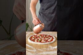 Chorizo pizza baked in the Ooni Koda 2 Pro! 🤤 #shorts #pizza