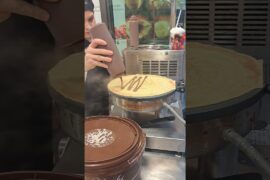 You're craving something warm on a cold evening in Italy | Italian street food | Freshly made crepes
