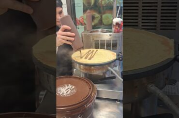 You're craving something warm on a cold evening in Italy | Italian street food | Freshly made crepes