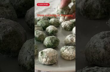 Cooking Gnudi with Mimy ❤️ #italy #cute #simplelife #slowliving #puppy #dog #cooking #food