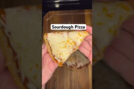 Sourdough Pizza! RECIPE IN COMMENT⬇️ #sourdoughpizza #pizza #recipeoftheday #homemade #sourdough