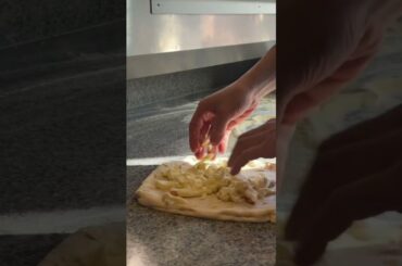 Provola & Lemon Pizza in Amsterdam 🍋🍕 Unique Italian Flavor You Must Try!