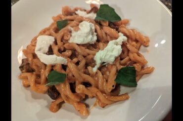 Peanut Park Trattoria serves killer pasta, tiramisu and more in Little Italy (Episode 811)