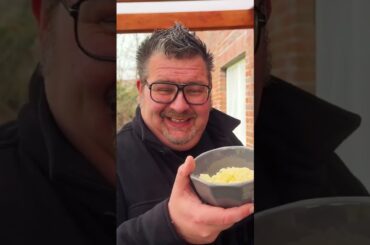 Alman Pizzakäse: Salami Pizza mit Gouda & Fior di Latte #shorts