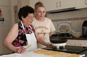 Scrippelle ‘mbusse 🇮🇹 Traditional Abruzzese Recipe - Cooking with My Italian Mum