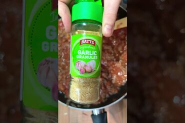 How to make a quick and simple spaghetti bolognaise! #recipe #food # eyekon #pasta #shorts #tutorial