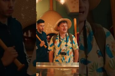 🇮🇹 𝒯𝒽𝒾𝓃𝑔𝓈 𝓎𝑜𝓊 𝓈𝒽𝑜𝓊𝓁𝒹𝓃’𝓉 𝒹𝑜 𝒾𝓃 𝐼𝓉𝒶𝓁𝓎 𝟣 🍕 #aifunny #italy #pizza