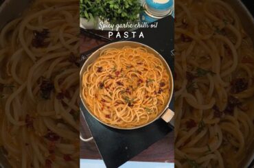 Chilli oil pasta/ easy spaghetti recipe/ chilli garlic pasta/ easy pasta recipe #shorts #fyp #asmr
