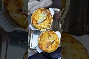 French Onion Soup with Italian Cheese Twist! 🇫🇷🇮🇹🧀 #cheeselovers